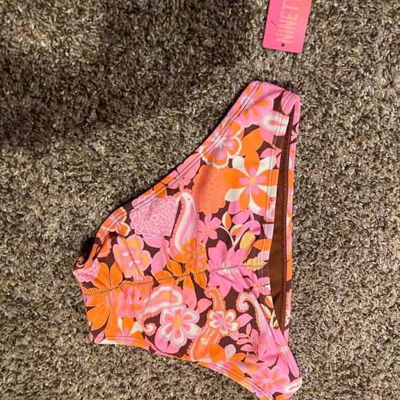 Juniors' Ninety-Nine Degrees° Cheeky Hipster Bottoms. Size small. - Picture 6 of 6